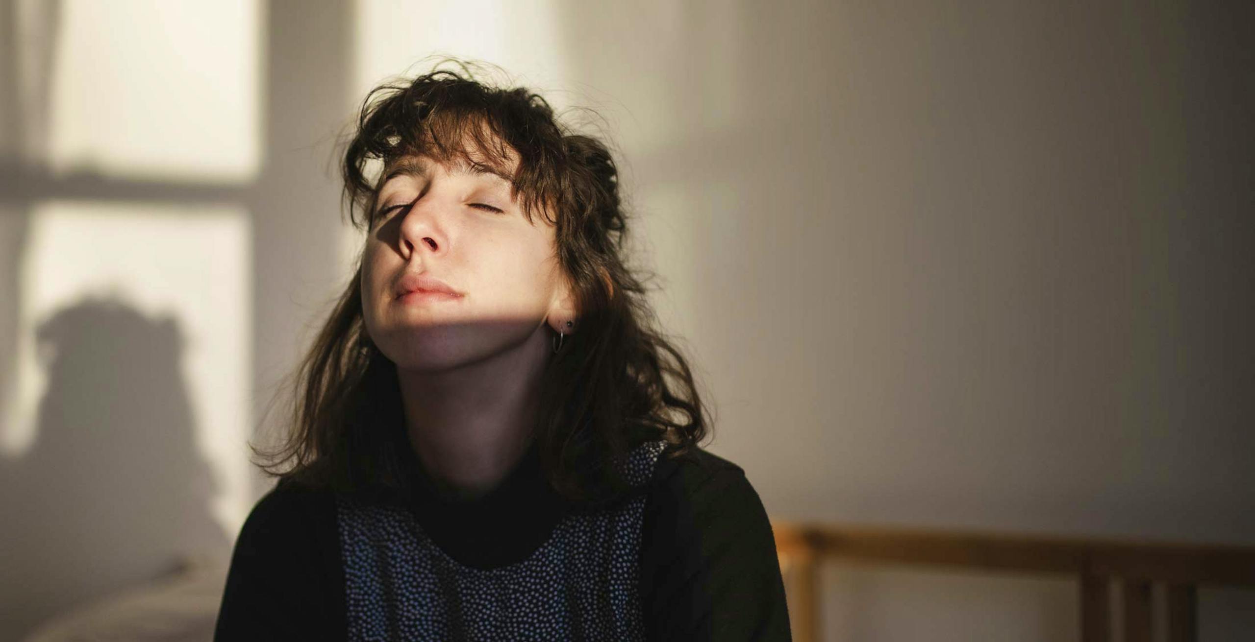 Young Jewish woman experiencing peace.