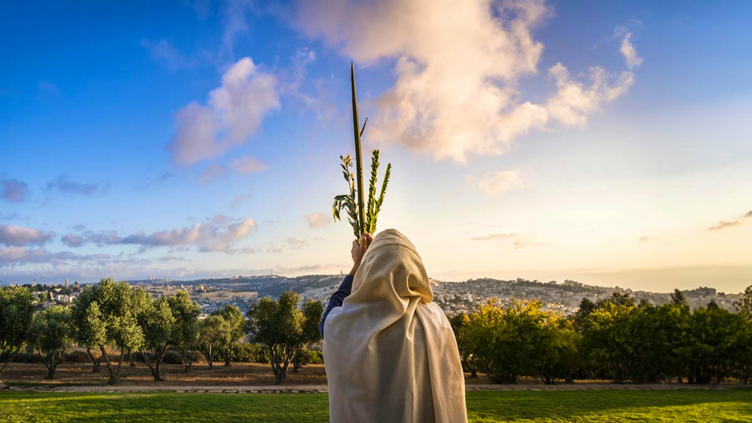 Jewish man holding lulav and etrog