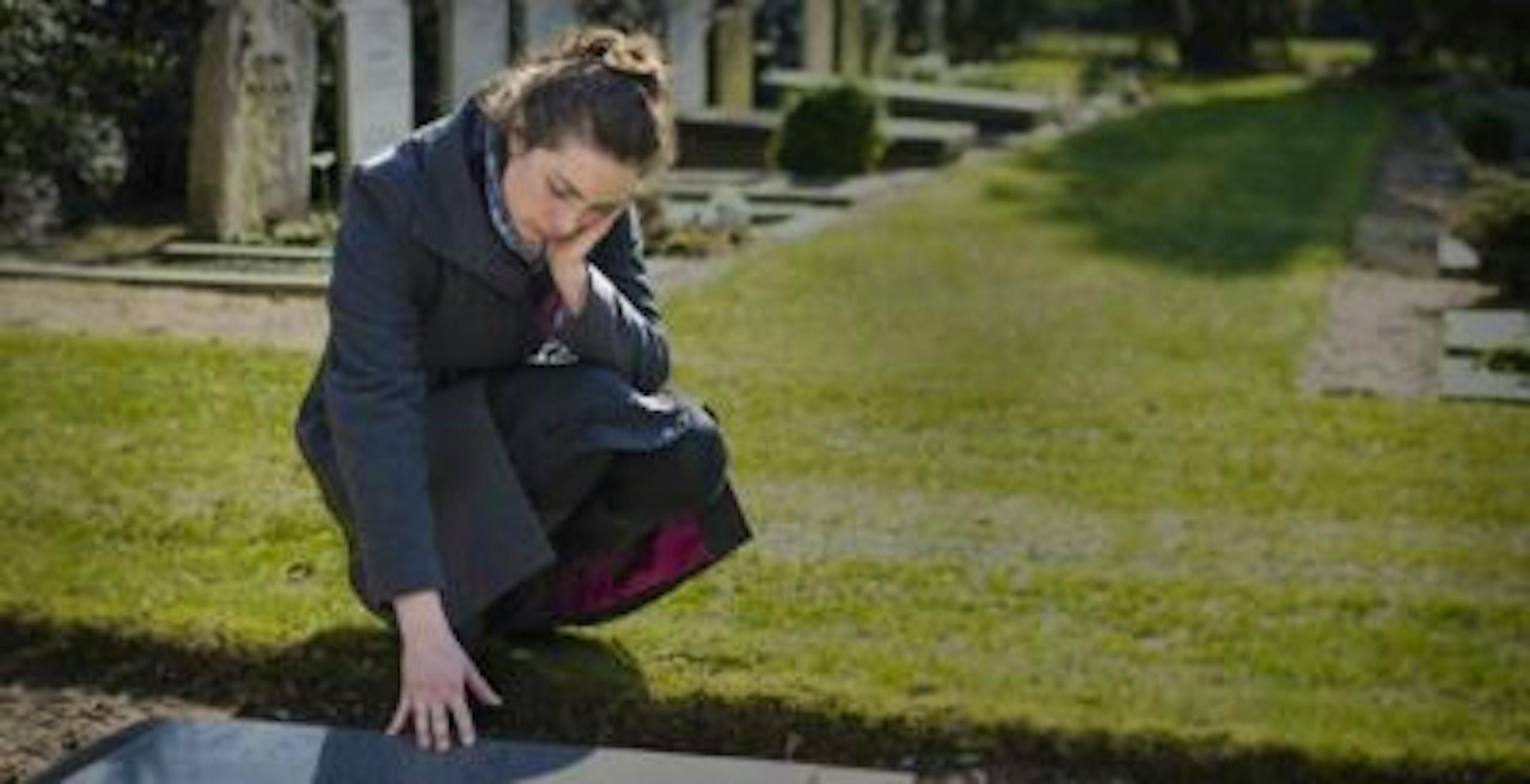 Woman mourning in Jewish cemetery