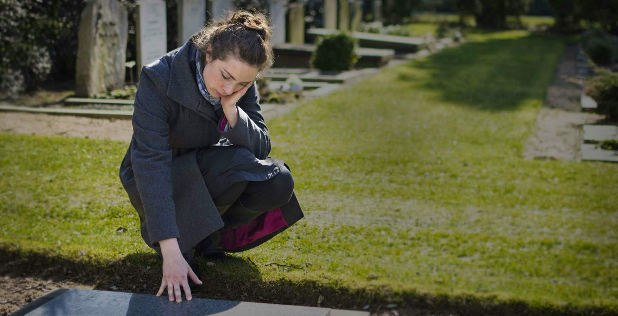 Woman mourning in Jewish cemetery